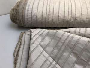 Fastvævet - sølvgrå med fin stribe